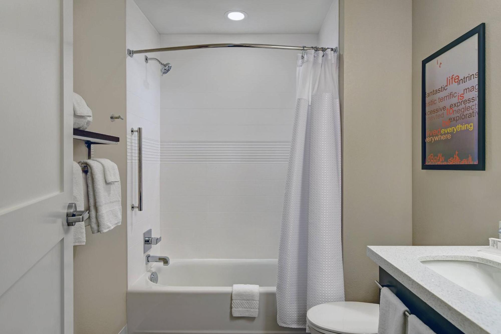 Towneplace Suites By Marriott Lima Bagian luar foto